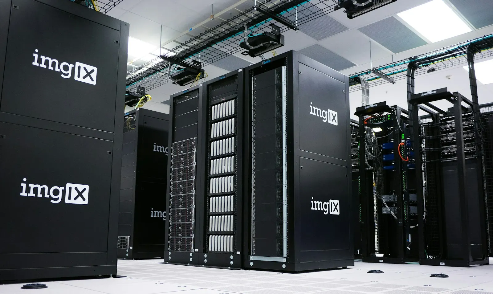Server und Netzwerkverbindungen in einem Rechenzentrum