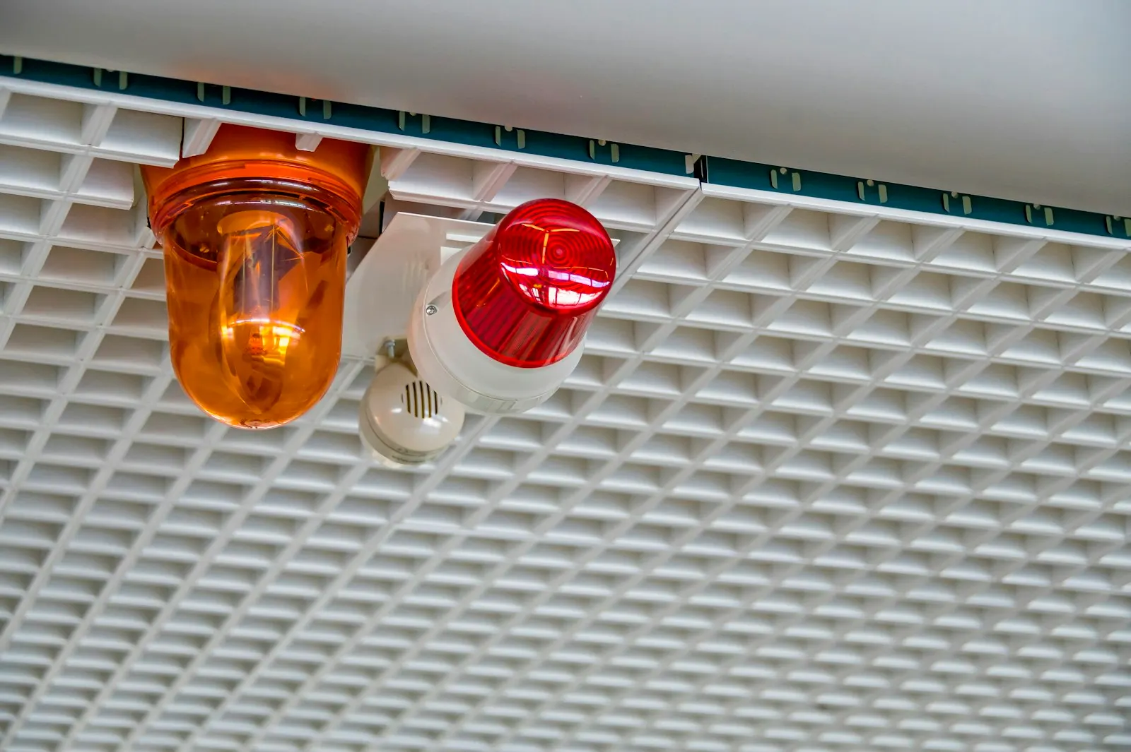 Optische signaalinstallatie voor alarmering, symbolische afbeelding