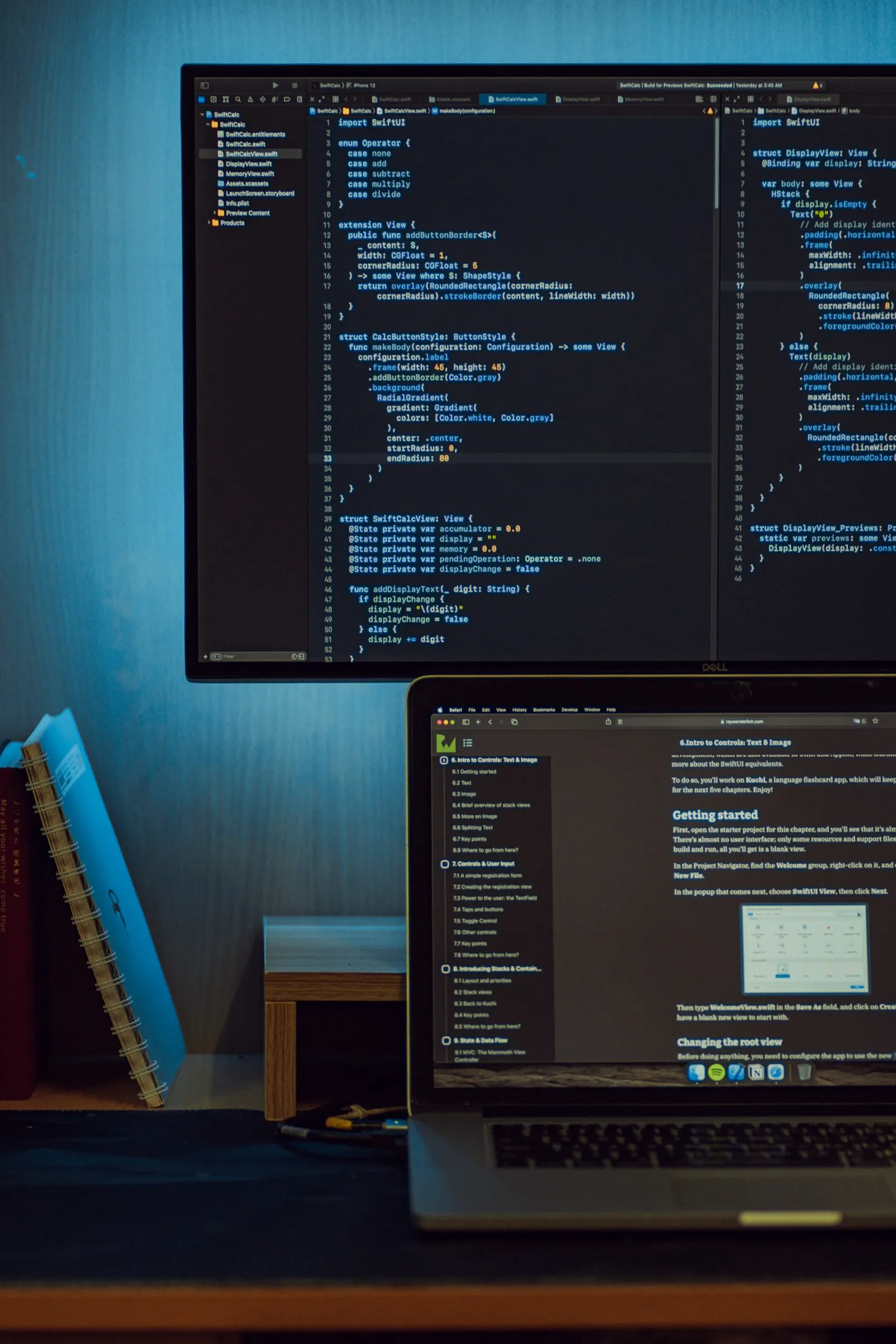 Mehrere Arbeitsfenster einer Entwicklungsumgebung – Symbolmotiv