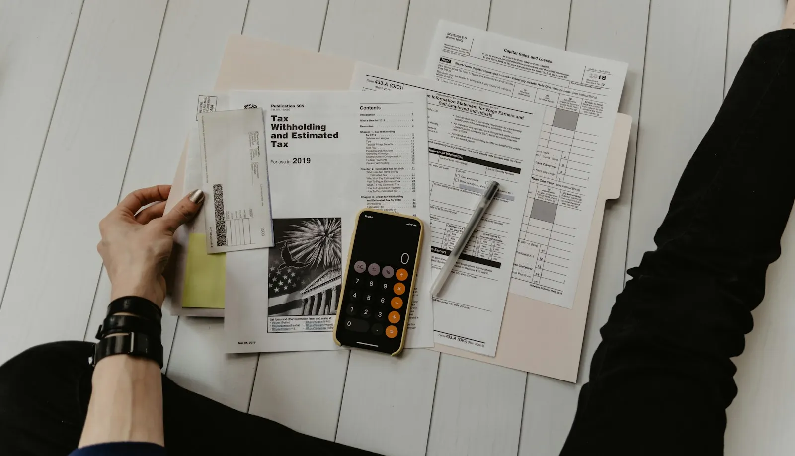 Planification à l'aide de documents, de notes et d'une calculatrice, image d'illustration