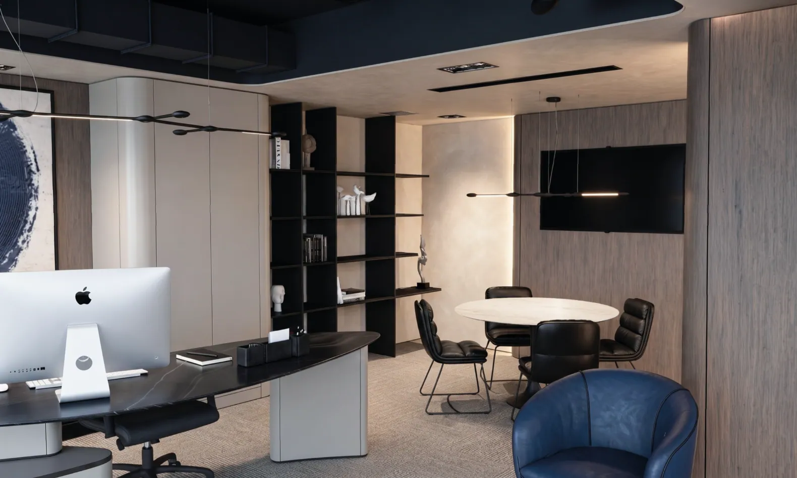Arbeitsplatz und Besprechungstisch im Kölner OTOKO® Büro