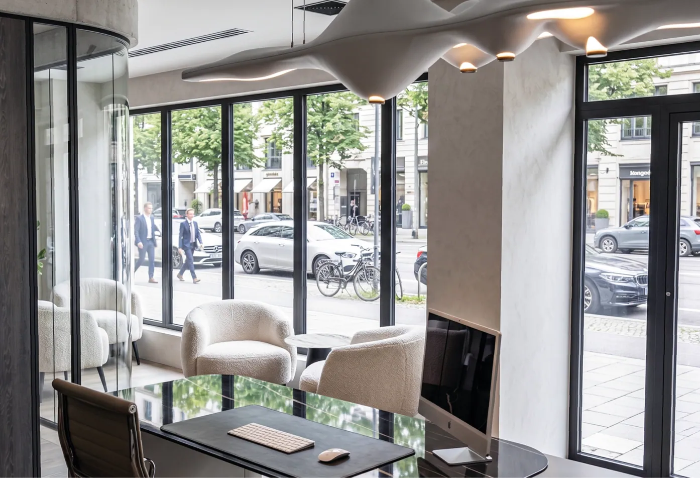 Sitzbereich am Fenster im Kölner OTOKO® Büro